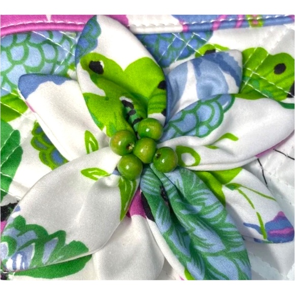 Vera Bradley Limited Edition “Sateen Holly” Purse - Picture 3 of 12